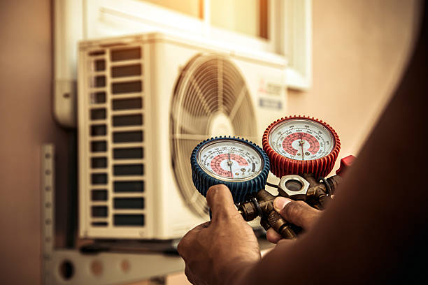 Professional Hvac Installation technician working in Urbana, IL